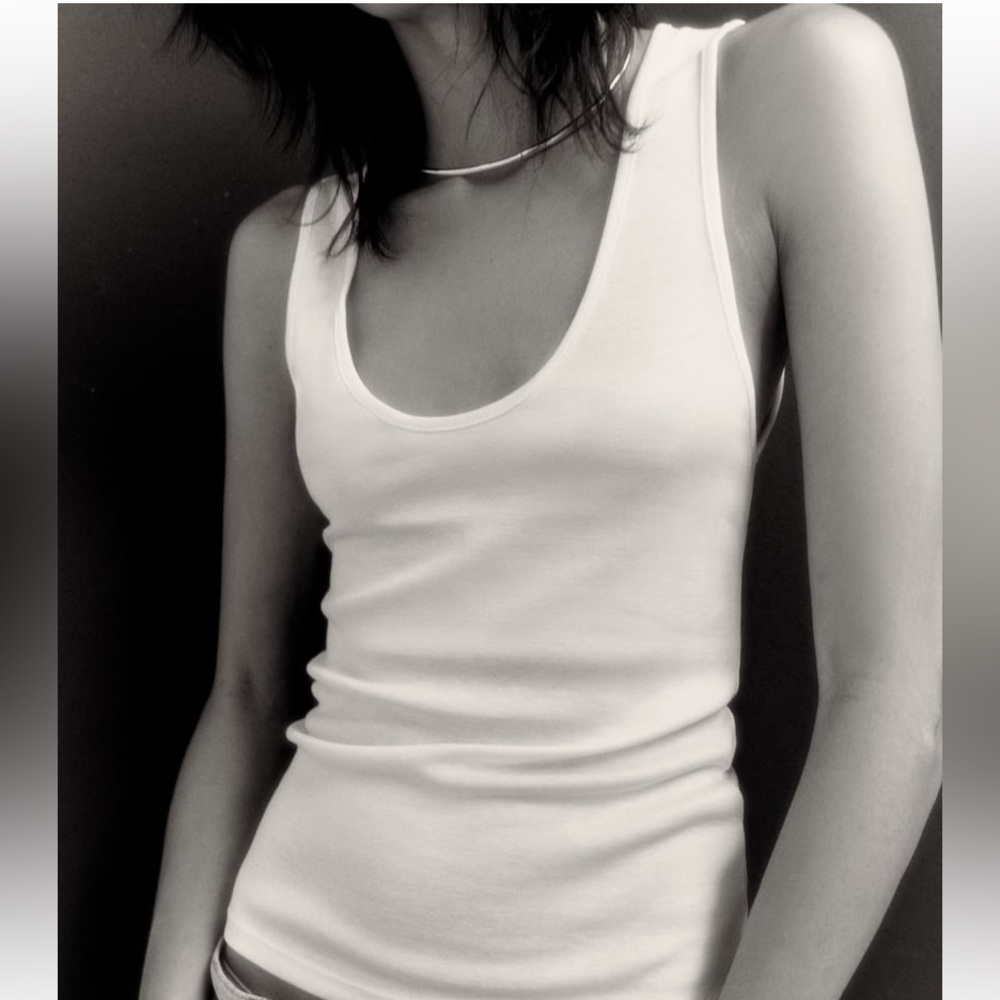 Two Round Neck Tank Tops - Picture 2 of 13